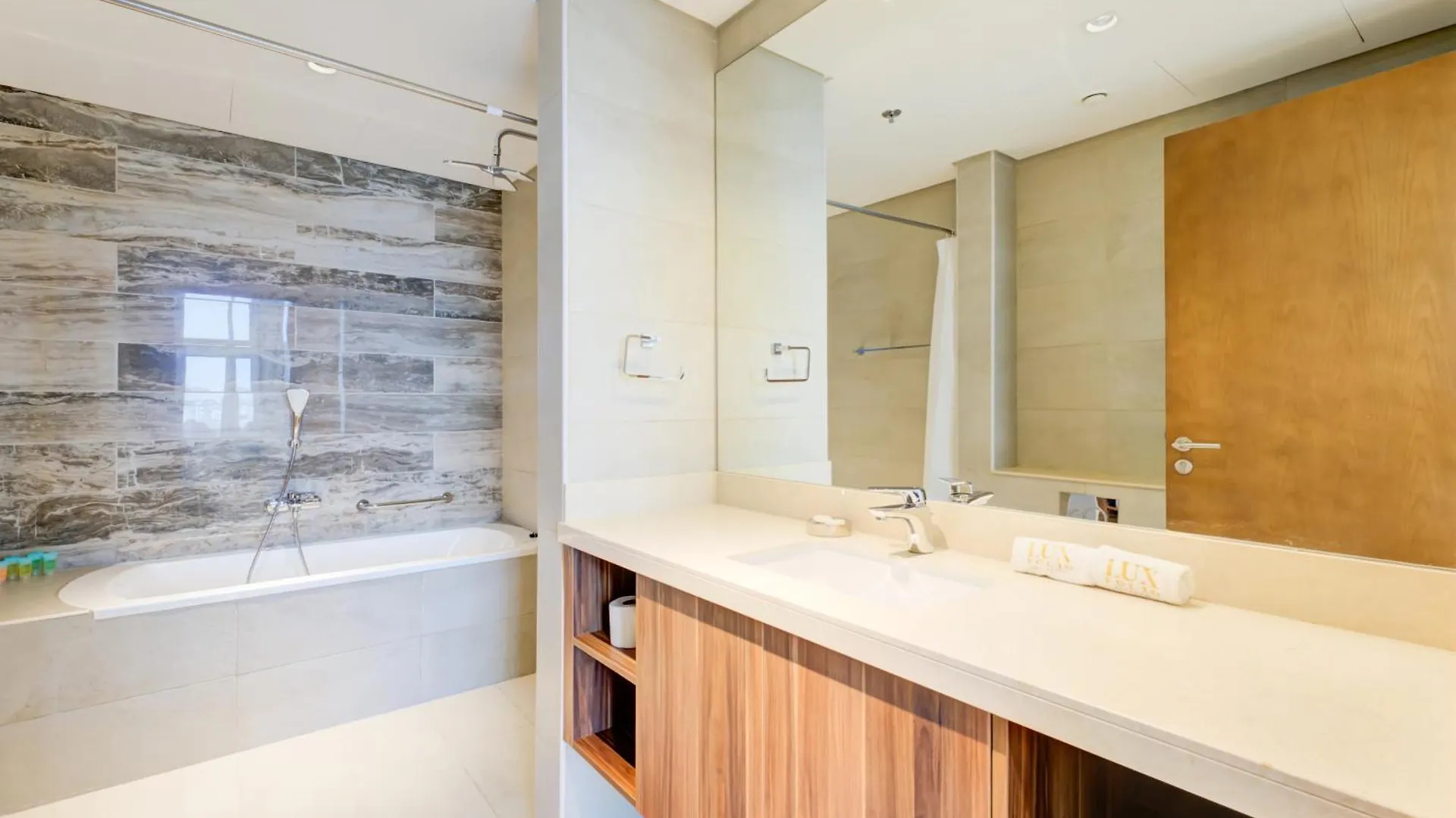 Stylish Palm Jumeriah 1-Bed With Private Beach Dubai