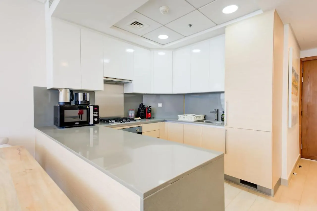Stylish Palm Jumeriah 1-Bed With Private Beach Dubai Apartment